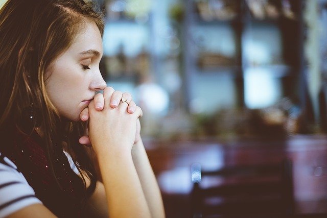 Bible-quiz-person-praying